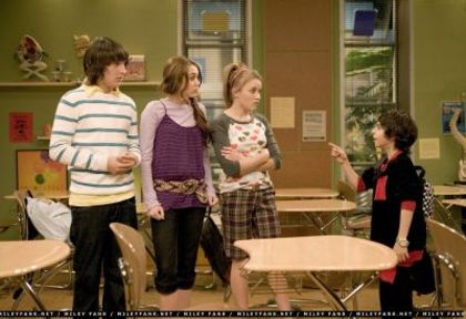 normal_2x04GetDownAndStudy23 - Hannah Montana Season 2 - Episode 4 - Get Down Study-udy-udy