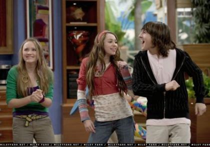 normal_2x05IAMHannahHearMeCroak15 - Hannah Montana Season 2 - Episode 5 - I Am Hannah Hear Me Croak