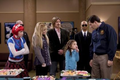 normal_s2promos_028 - Hannah Montana Season 2 - Episode 8 - Take This Job And Love It