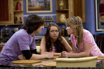 normal_2x14EverybodyWasBestFriends14 - Hannah Montana Season 2 - Episode 14 - Everybody Was Best Friend Fighting