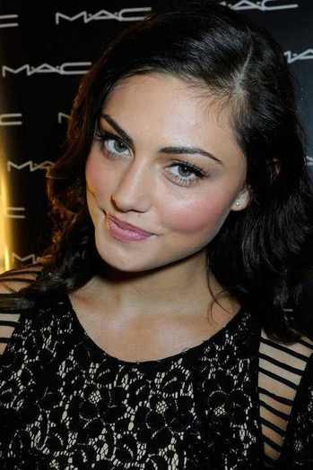 ZROTJFDHIWITIUSFGUN - phoebe jane tonkin