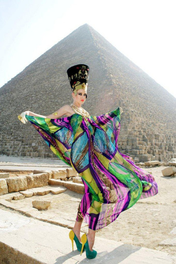 Otilia - Shooting piramide