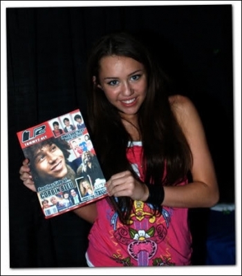 normal_odf29c5eb22572670ebaf8e62b9d33372 - Poze personale din 2009 sau mai vechi cu Miley Cyrus