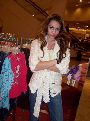 normal_023756203 - Poze personale din 2009 sau mai vechi cu Miley Cyrus
