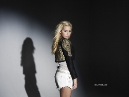 35850927_ZGWWHKMTW - Ashley tisdale photoshoort1