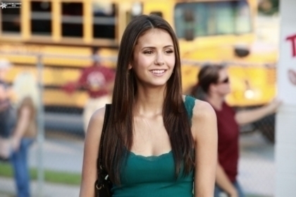 Elena-elena-gilbert-20274135-400-266 - Elena Gilbert