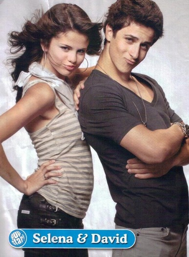 selena-gomez-david-henrie-posing - selena gomez