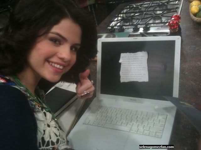 YRTYRT - selena gomez