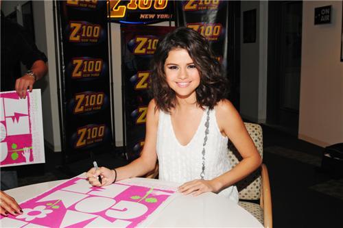 89588145 - selena