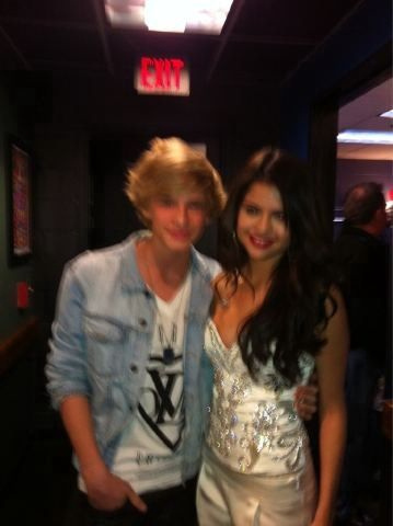 5245786381b5305e6e2b - selena