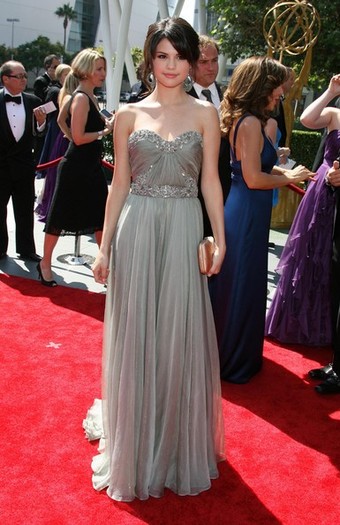 Selena+Gomez+2009+Primetime+Creative+Arts+pCzWtya9hgWl - selena