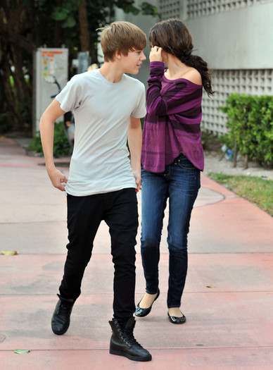 Selena+Gomez+Justin+Bieber+Selena+Gomez+Take+OMVs1JULbFvl - selena
