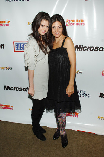 Selena+Gomez+Salute+Troops+Presented+Microsoft+2bO4RqudKyCl - selena