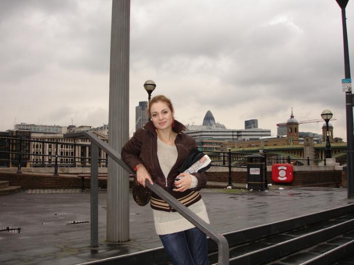 ARYXZCVKXVGGDUKPKHV - anemona niculescu