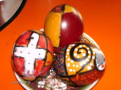 oua pictate cu culori speciale