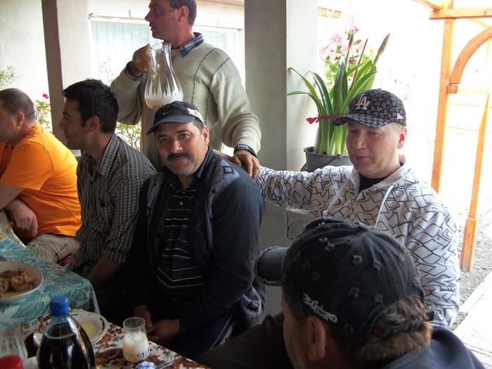 100_1363 - chefuri_intre prieteni porumbari 09-10-11