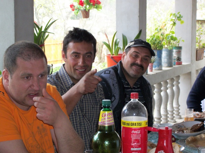 100_1370 - chefuri_intre prieteni porumbari 09-10-11