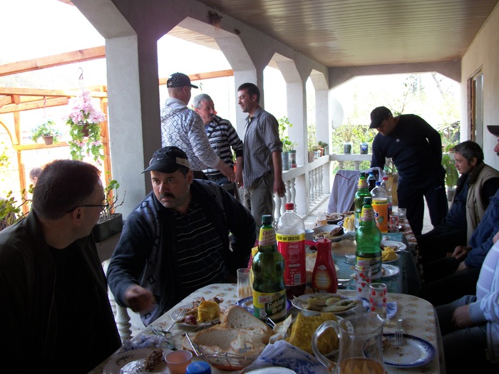 100_1376 - chefuri_intre prieteni porumbari 09-10-11