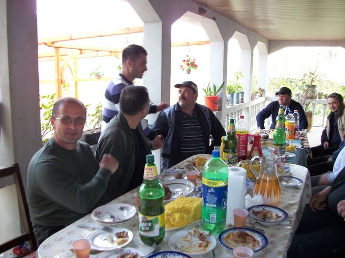 100_1379 - chefuri_intre prieteni porumbari 09-10-11