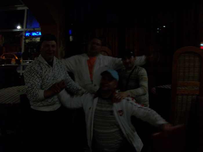 100_1393 - chefuri_intre prieteni porumbari 09-10-11