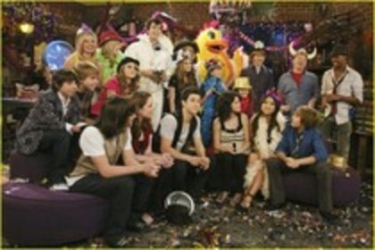 20468124_WPKVUYRIG - Demy lovato