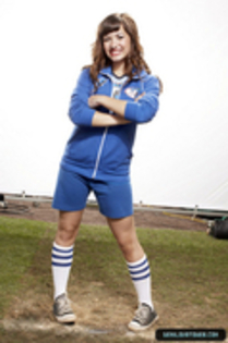 Demi Lovato - Demi Lovato pe terenul de fotbal