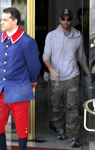 Enrique+Iglesias+Enrique+Iglesias+McDonalds+PsX_xqMaB_Nl