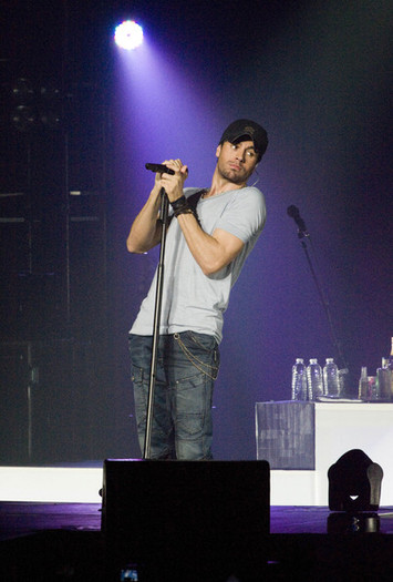 Enrique+Iglesias+Enrique+Iglesias+Performing+_SQiONLye2ul