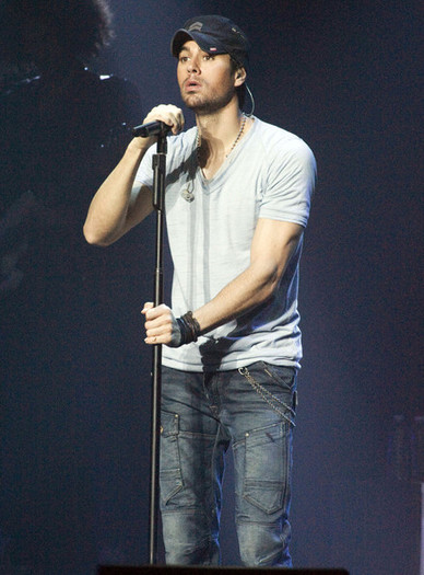 Enrique+Iglesias+Enrique+Iglesias+Performing+g-m_EVnmZoBl