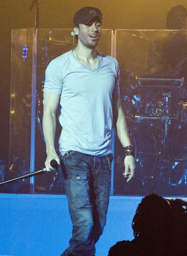 Enrique+Iglesias+Enrique+Iglesias+Performing+W2kgBiVZxKcl