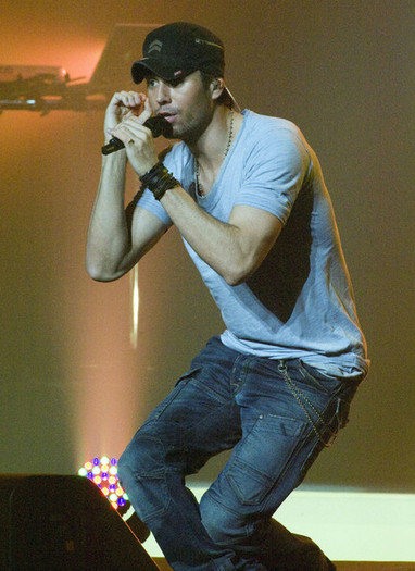 Enrique+Iglesias+Enrique+Iglesias+Performing+Xc6lcBPFF3-l