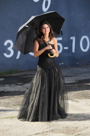 Selena-Gomez-Who-Says-Music-Video-Set - selena gomez who says