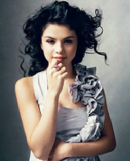 JBHRHMQAXRTZZTEFZWL - xxxSHOoTINGxxxx selena gomez 1