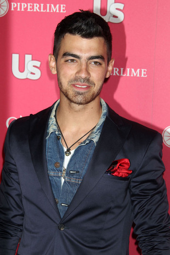 Joe+Jonas+Weekly+Hot+Hollywood+Party+Arrivals+L8ph5_qsU_hl