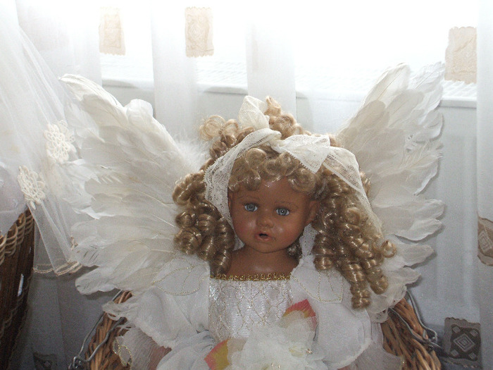 Papusa portelan ingeras