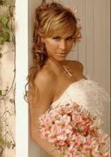 aylin mujica - Aylin Mujica