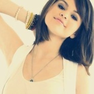 Selena Gomez - Selena Gomez-Poze Cool