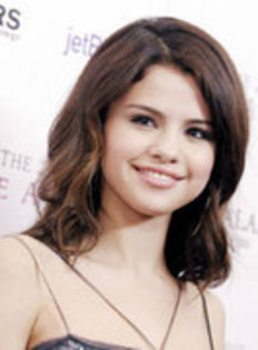 Selena Gomez - Selena Gomez-Poze Cool