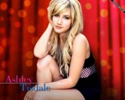 Aslei Tisdale Pe Scena - Ashley Tisdale-Poze personale si normale