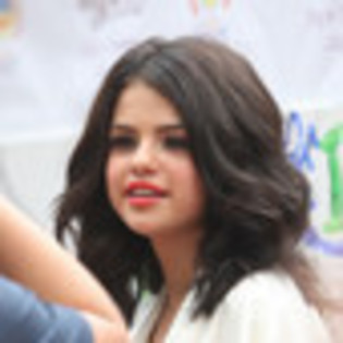 selena-gomez-464085l-thumbnail_gallery - selena gomez