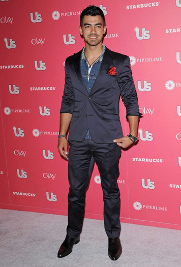 Joe+Jonas+Weekly+Hot+Hollywood+LBr76_iNDt6l - Us Weekly Hot Hollywood