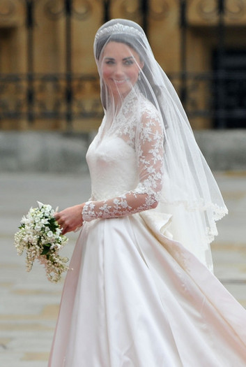 Kate+Middleton+Guests+Arrive+Royal+Wedding+7XzOkOi9_bQl - poze de la nunta regala