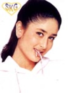 kareena02t[1] - Kareena Kapoor