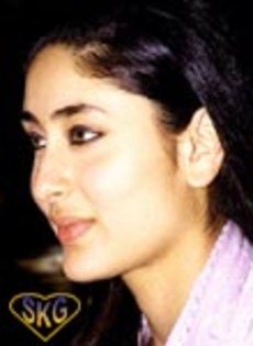 kareena13t[1] - Kareena Kapoor