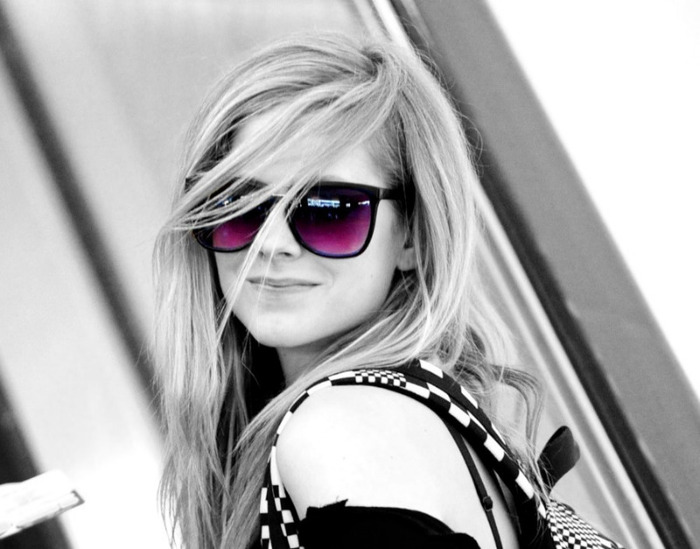 Avril-THE-BEST-avril-lavigne-17713549-900-706 - I love this pics with avril