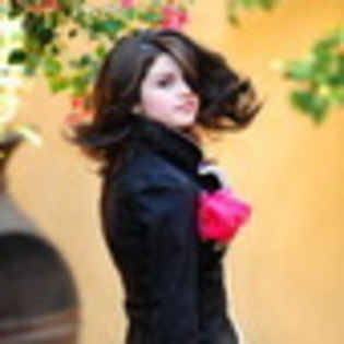 selena-gomez-524320l-thumbnail_gallery - 00selena gomez sedinta foto 1