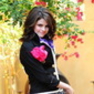 selena-gomez-827250l-thumbnail_gallery