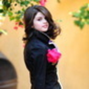 selena-gomez-904298l-thumbnail_gallery - 00selena gomez sedinta foto 1