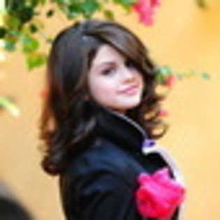 selena-gomez-996049l-thumbnail_gallery - 00selena gomez sedinta foto 1