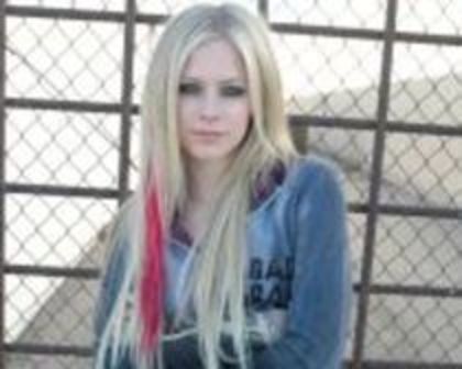 ZETZZHLFFJEFRIURKJN - Avril Lavigne